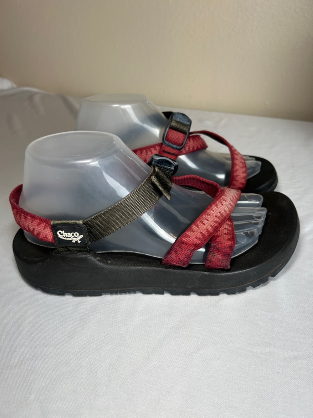 Chaco Adjustable Strap Classic Sandal Burgundy Size 9 - Picture 2 of 16
